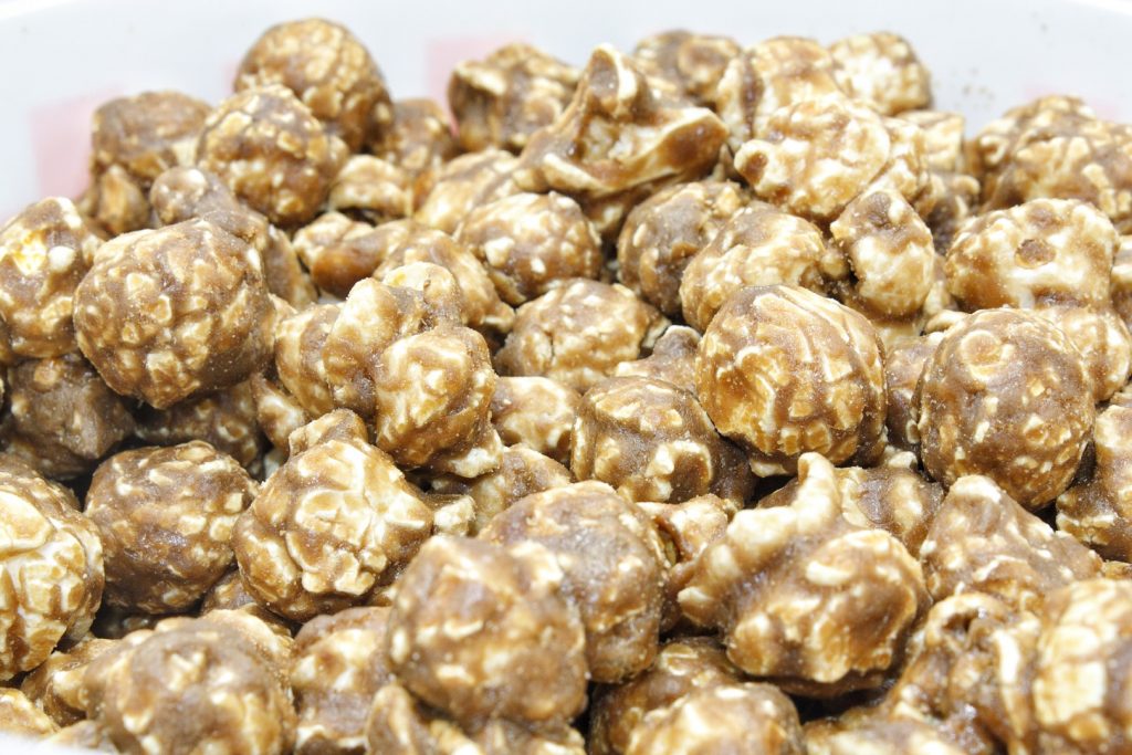 Jody's Gourmet Popcorn - Recipe 53 Caramel Review -  close up corn